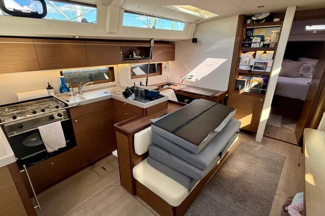 Beneteau Oceanis 51, galley.