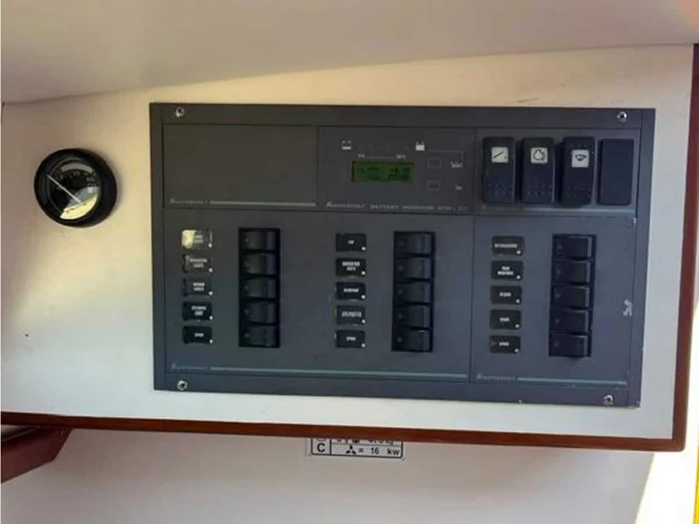 2006 Morris 36, instrument panel.
