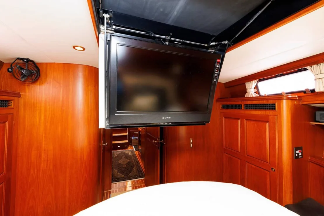 2008 Aden 52 Salon Express, drop down TV.