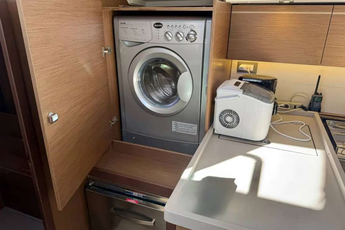 Beneteau Oceanis 51, washer.