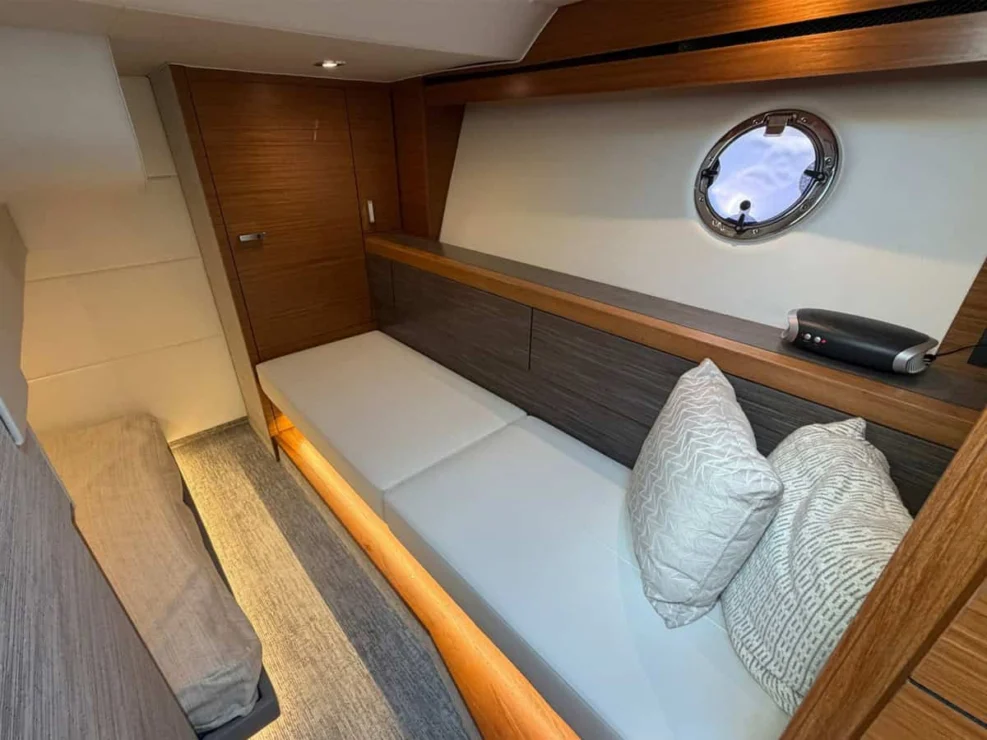 2020 Tiara C39 Coupe, guest cabin.