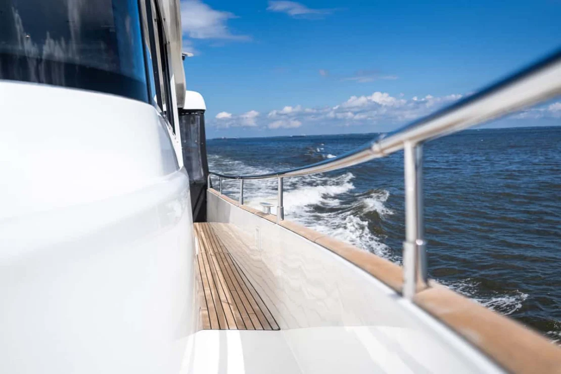 Beneteau Oceanis Swift Trawler 50 side deck.